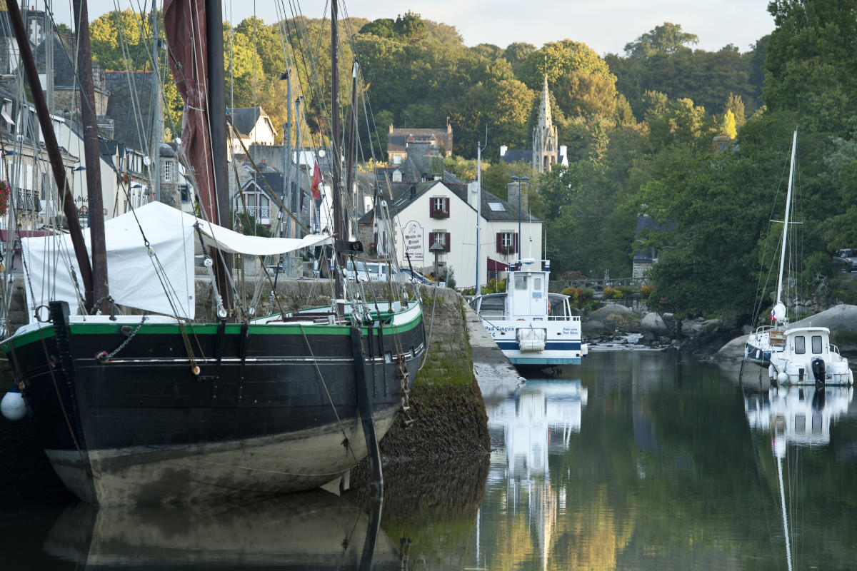 Summer day on the harbour of Pont Aven harbour-of-Pont-Aven