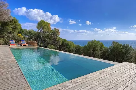 Luxury villa rental with pool in Spain 